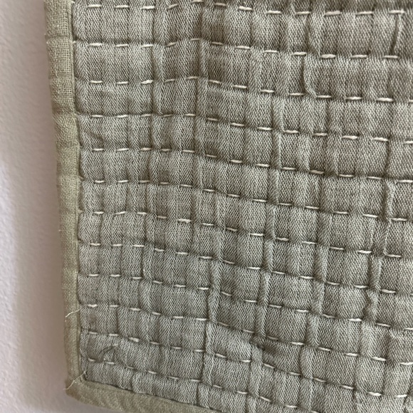 The Farmhouse by Rachel Ashwell Beige Quilted Placemat set of 4 NWT - Picture 4 of 4